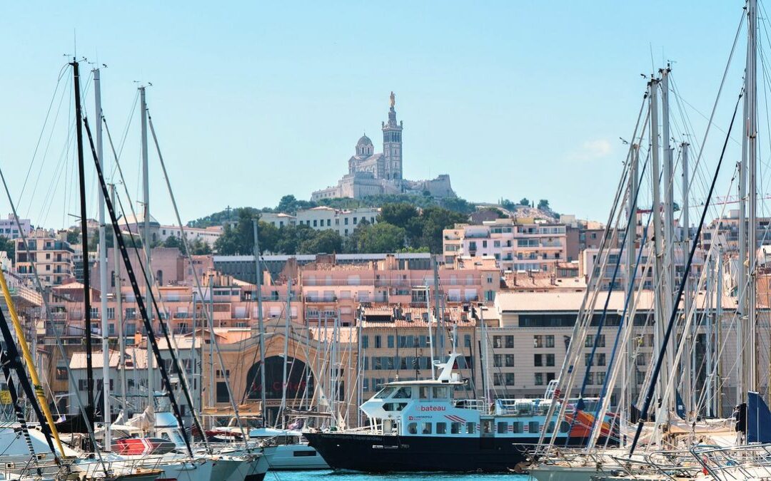 Entre les quartiers prisés par les Parisiens et ceux moins connus mais adorés des Marseillais, le marché immobilier de Marseille reste attractif