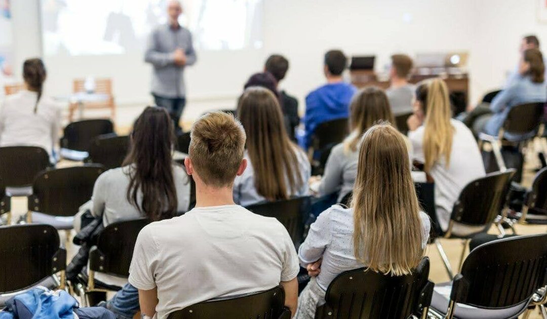École en immobilier : formations en hausse face à un marché résilient